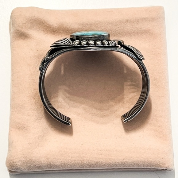 VTG Navajo artist Roy Vandever signed Turquoise set in silver cuff bracelet. - Picture 9 of 10